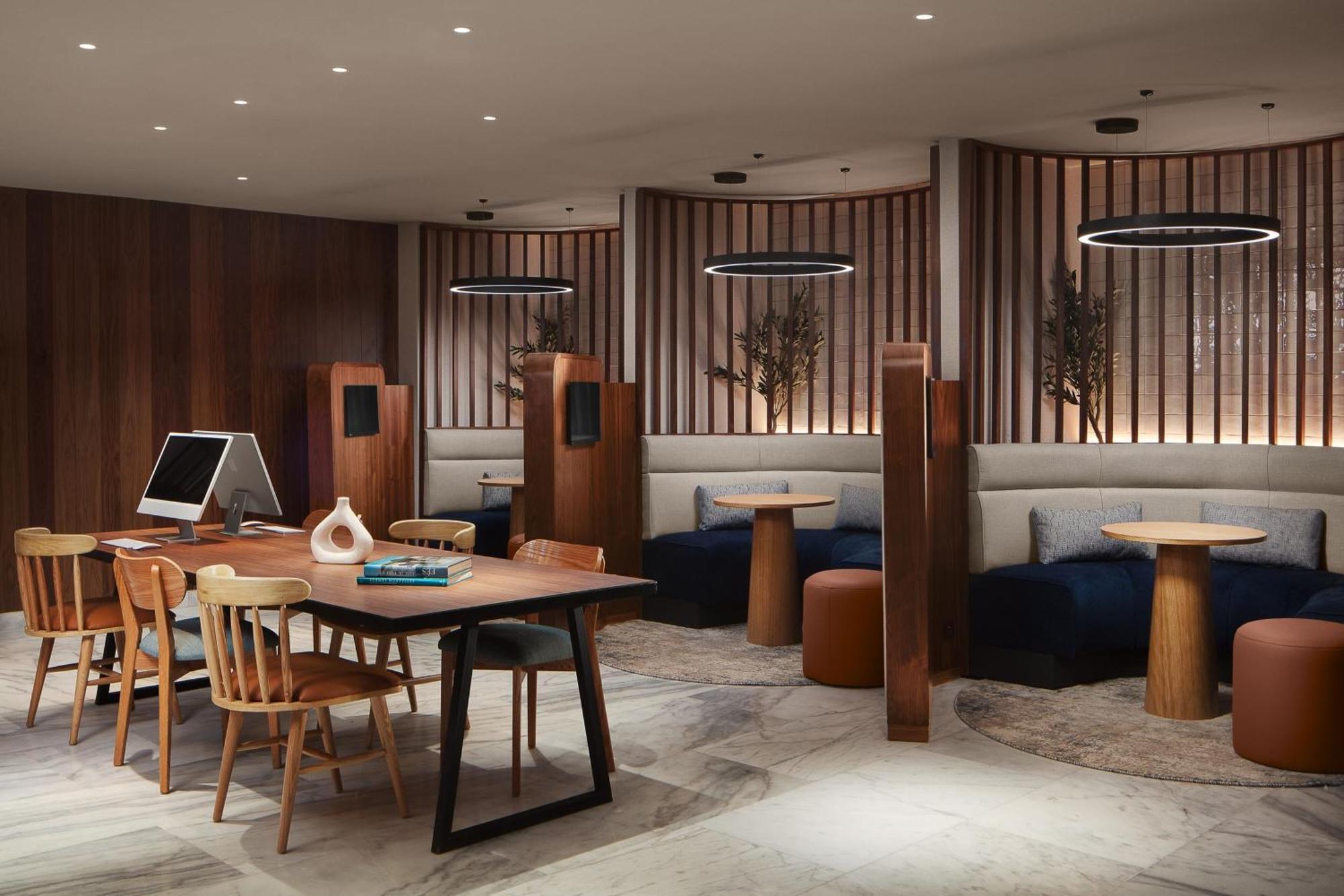 Courtyard By Marriott Downtown Hotel 4*