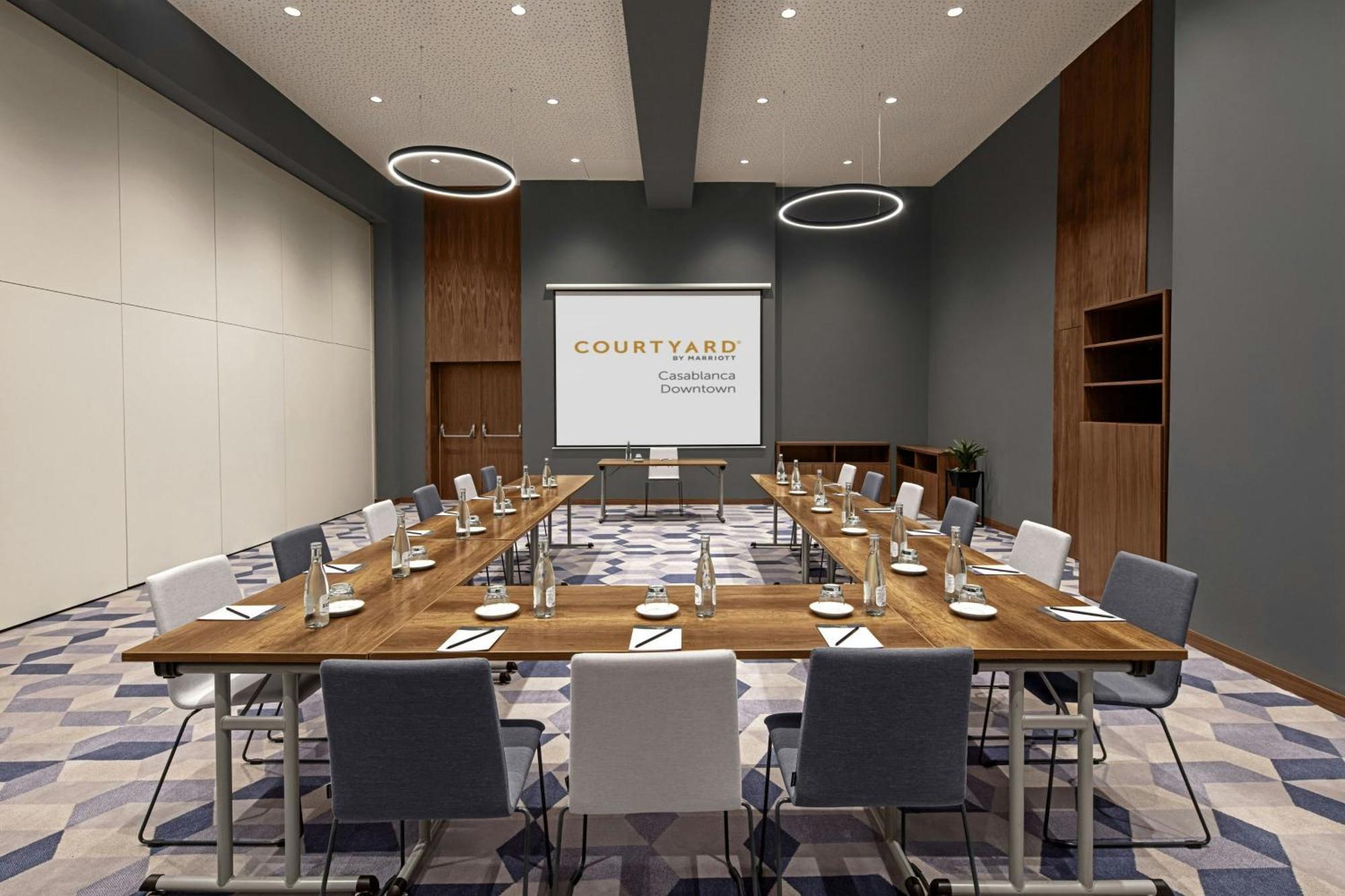 Courtyard By Marriott Downtown 4*