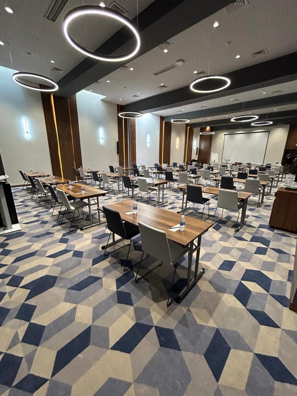 Courtyard By Marriott Downtown 4*