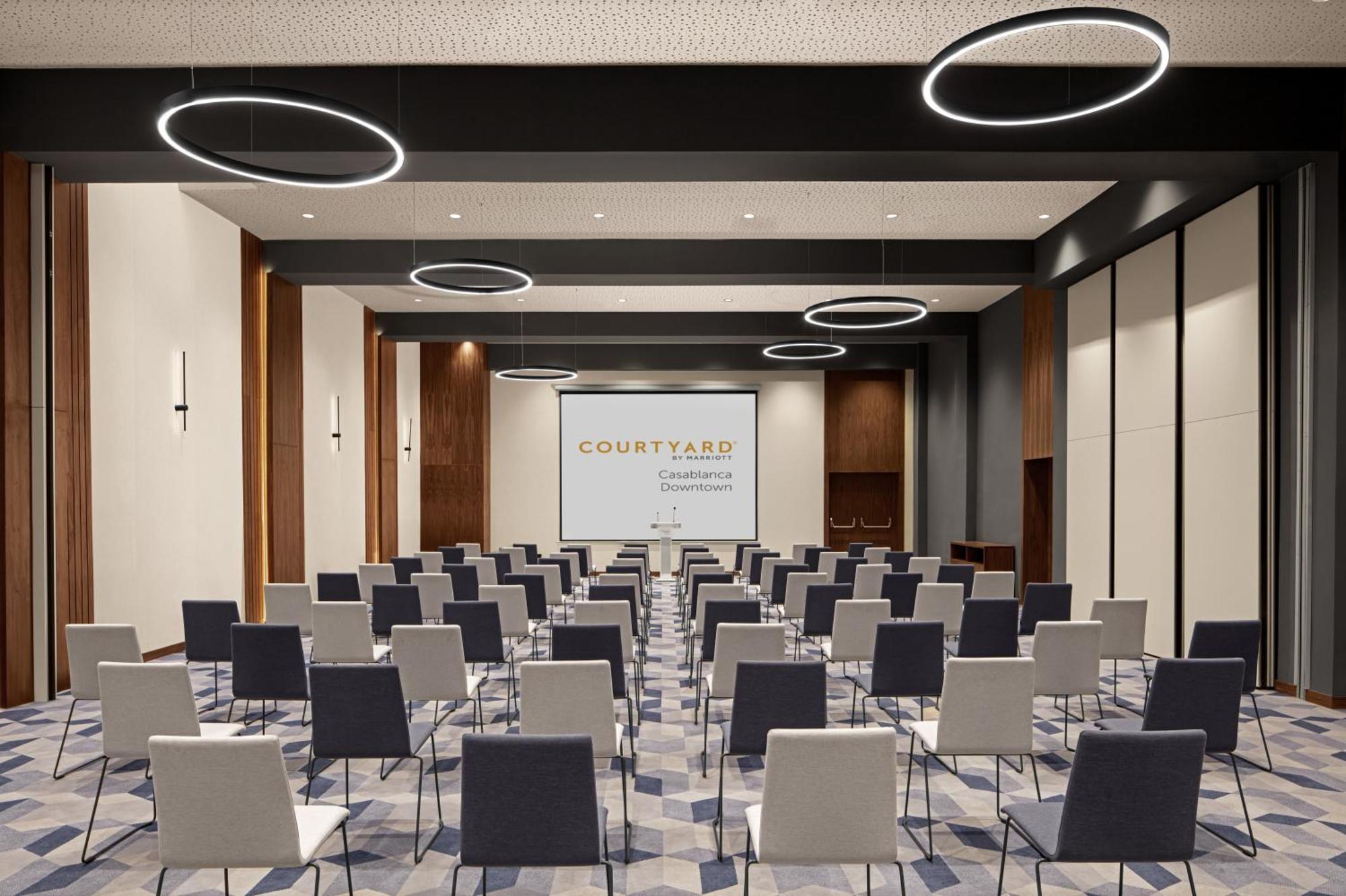 Courtyard By Marriott Downtown 4*